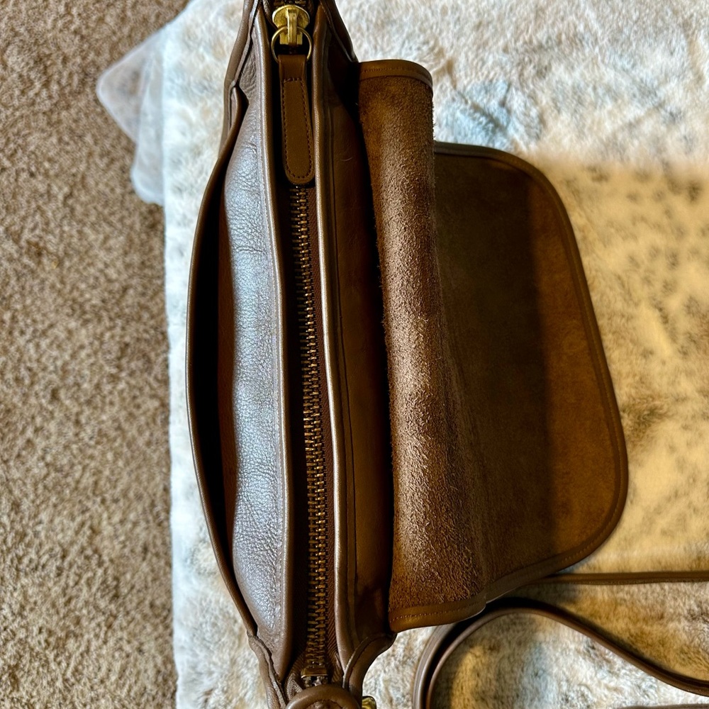 VTG Coach Patricia in TAUPE! PRISTINE CONDITION - Picture 15 of 16